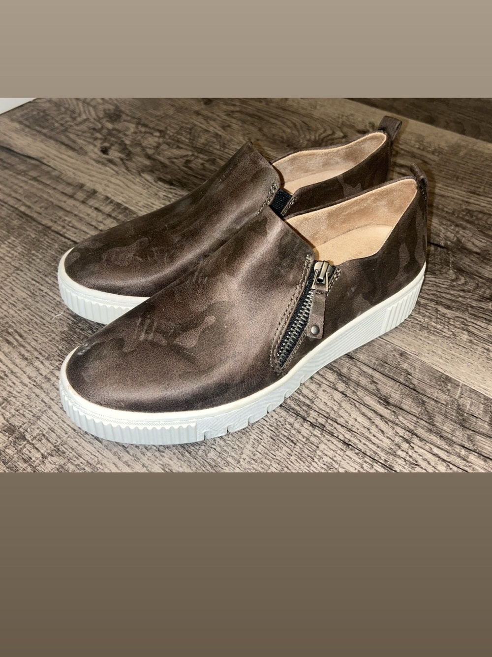 SOUL Naturalizer Brown Platform Slip-On Sneakers with Side Zip